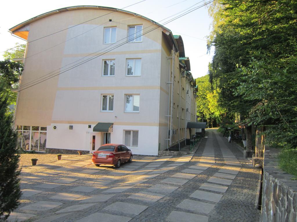 Quelle Polyana Hotell Exteriör bild