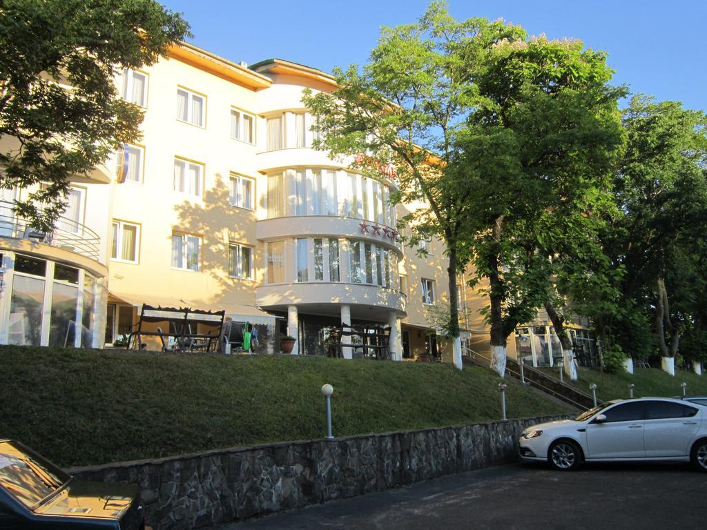 Quelle Polyana Hotell Exteriör bild