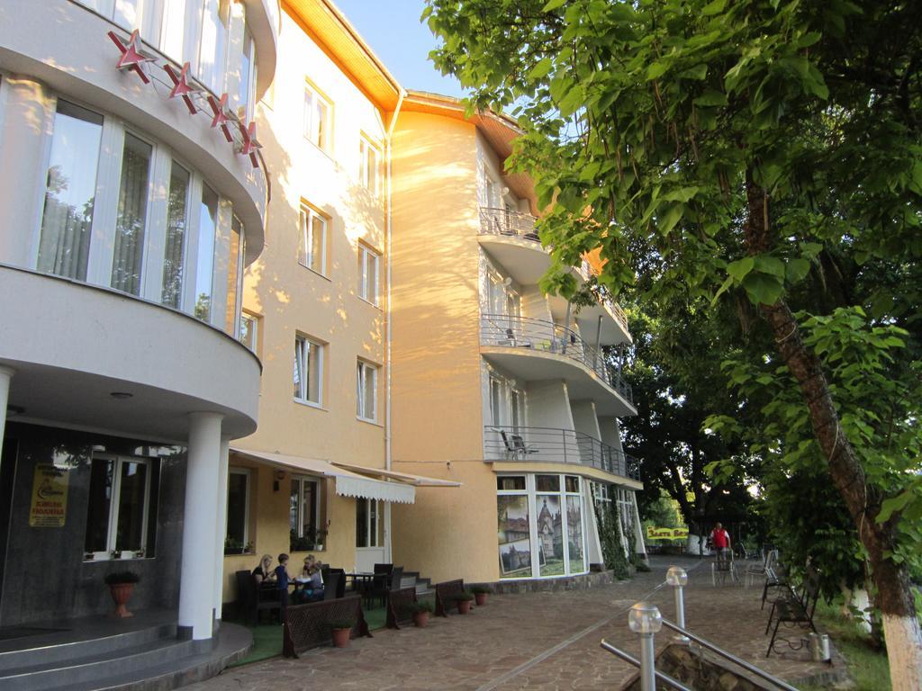 Quelle Polyana Hotell Exteriör bild