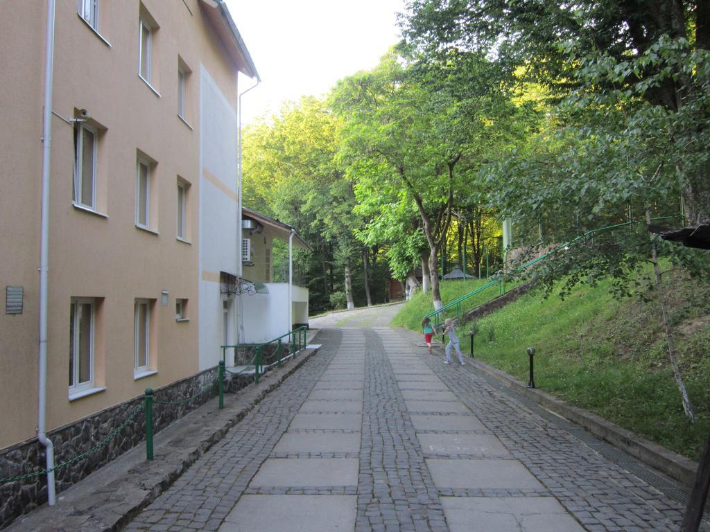 Quelle Polyana Hotell Exteriör bild
