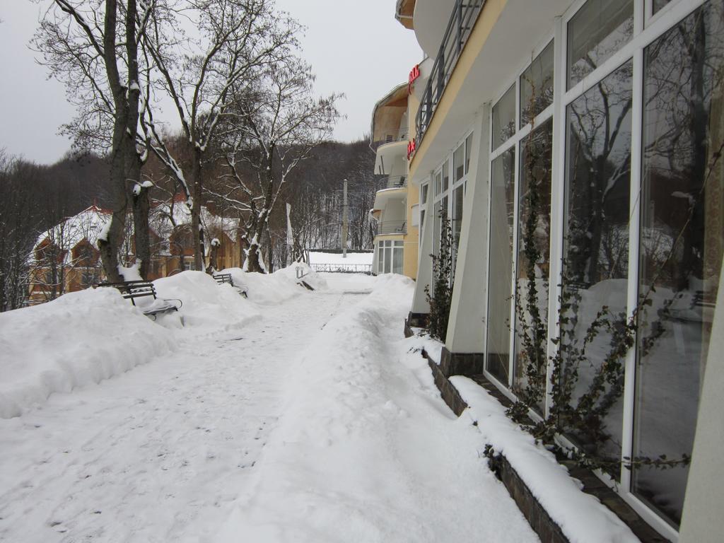 Quelle Polyana Hotell Exteriör bild